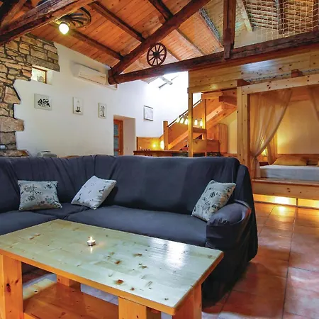 1 Bedroom Pet Friendly In Apartment *